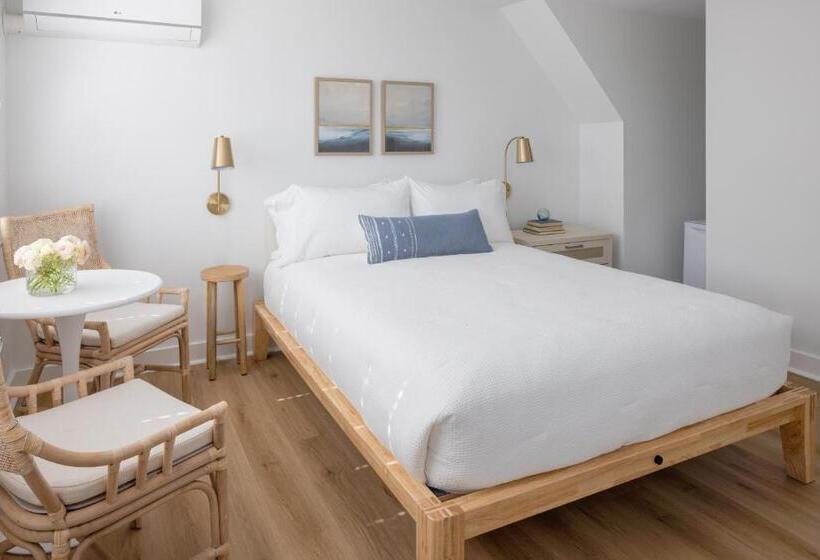 Отель Inn On The Beach