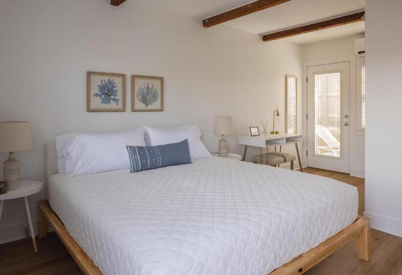 Отель Inn On The Beach