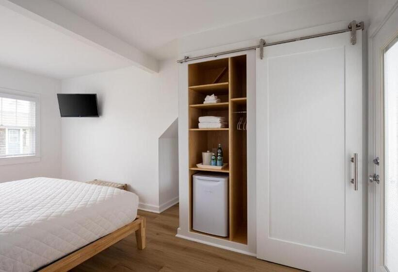 Отель Inn On The Beach