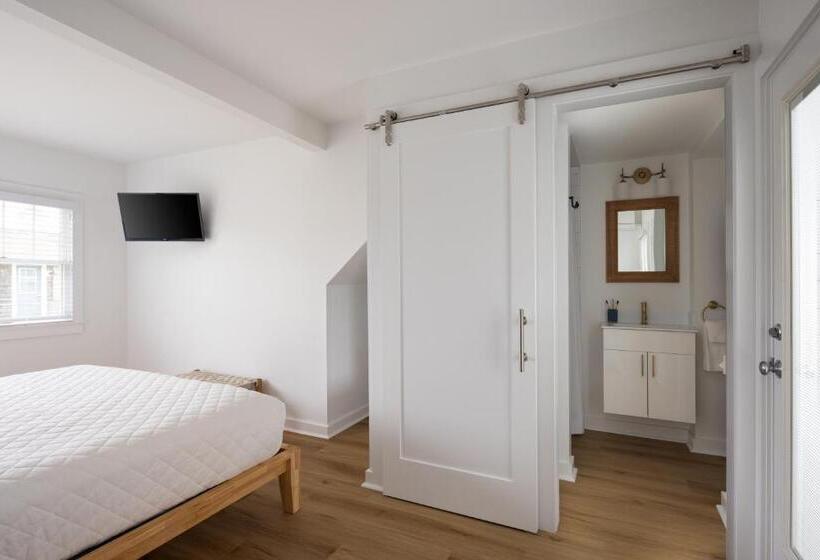 Отель Inn On The Beach