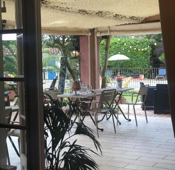 호텔 Logis La Bastide Des Golfs