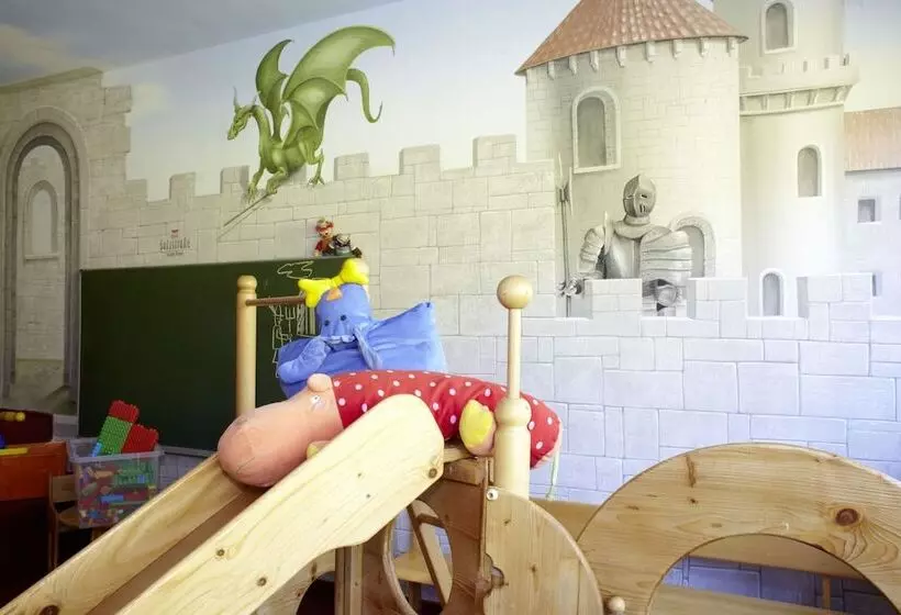 Отель Maximilian