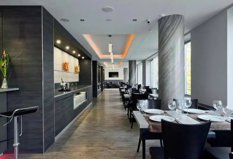 Hotelli Vier Jahreszeiten Berlin City