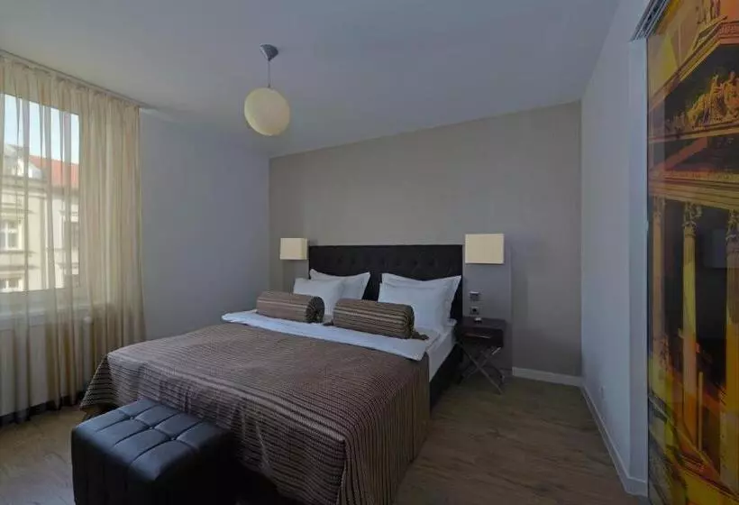 Hotelli Vier Jahreszeiten Berlin City