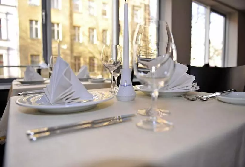 Hotelli Vier Jahreszeiten Berlin City