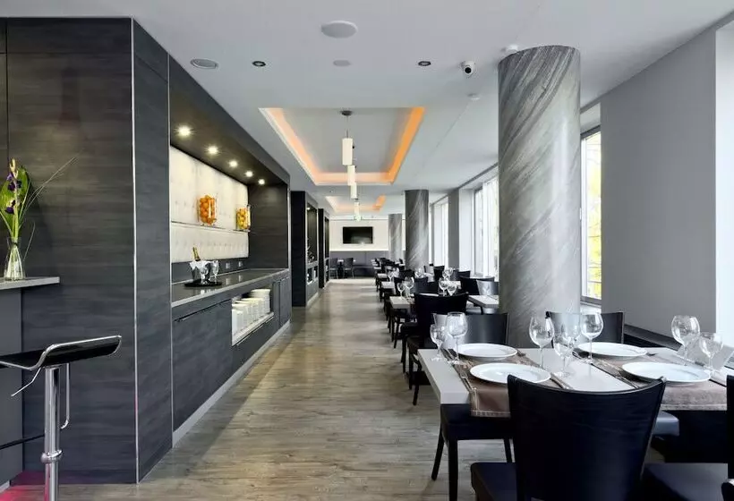 Hotelli Vier Jahreszeiten Berlin City