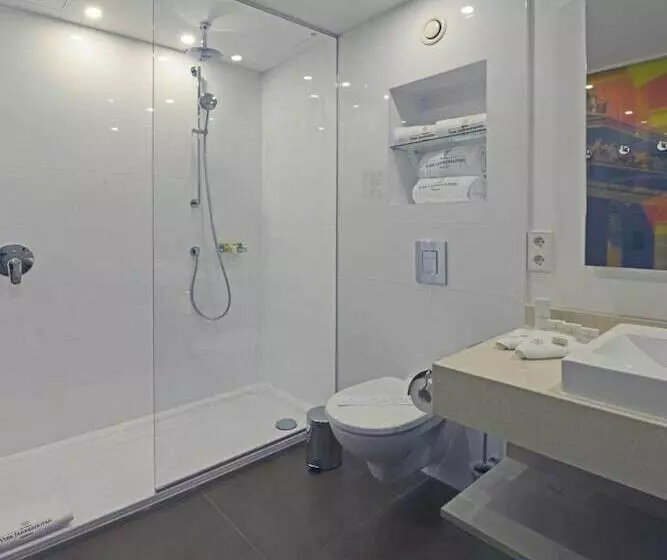 Hotelli Vier Jahreszeiten Berlin City