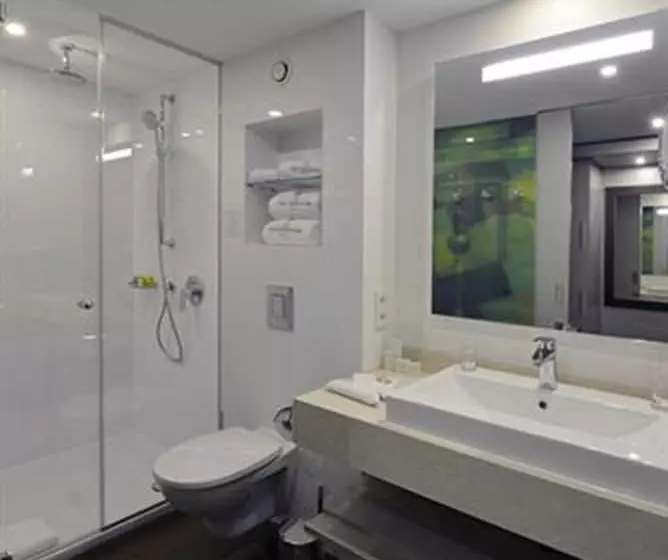 Hotelli Vier Jahreszeiten Berlin City