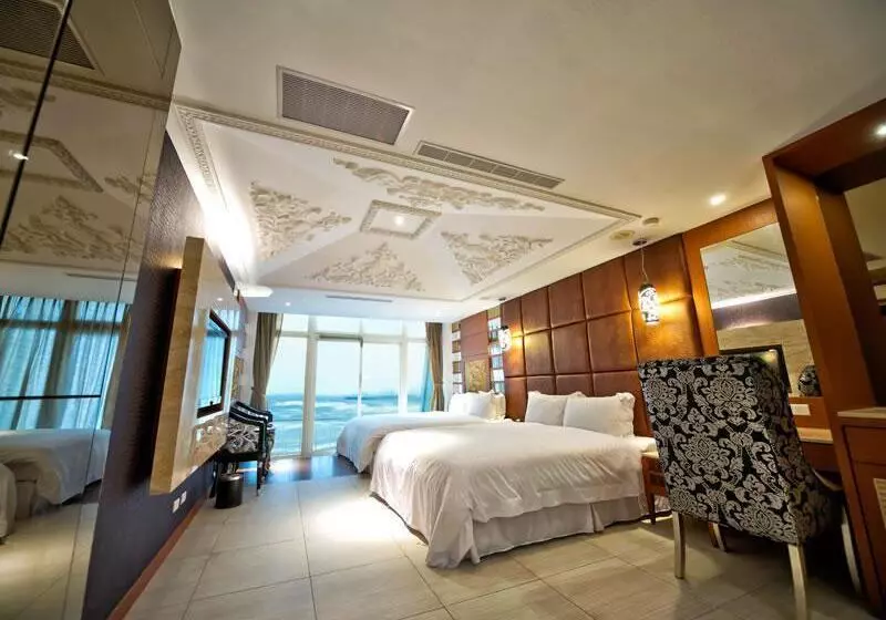 هتل White House Hot Spring Beach Resort