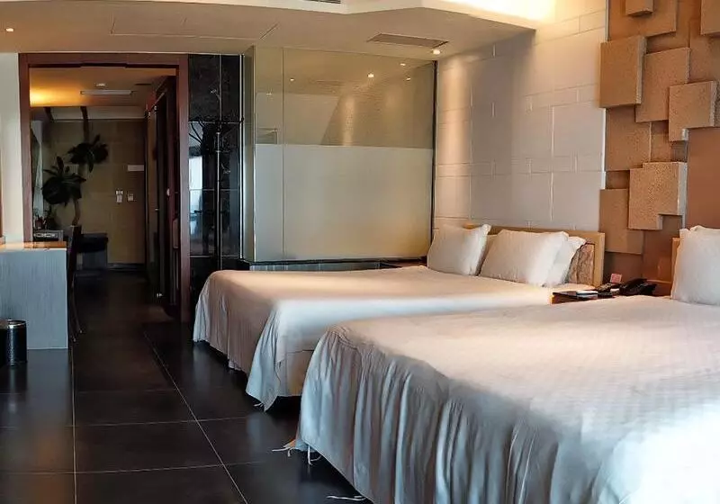 هتل White House Hot Spring Beach Resort