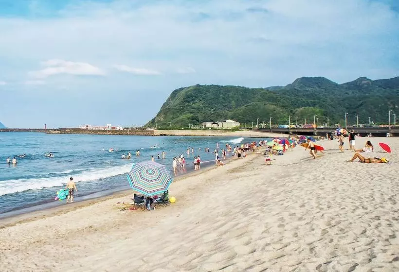 هتل White House Hot Spring Beach Resort