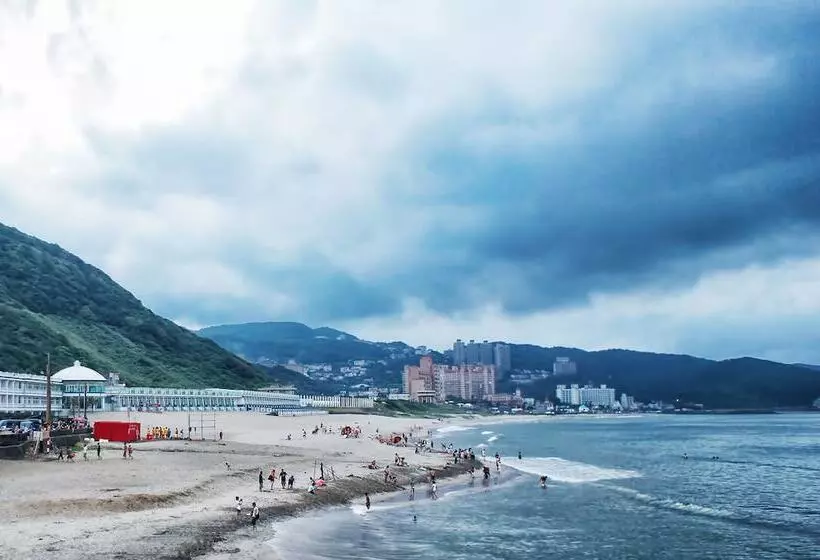 هتل White House Hot Spring Beach Resort