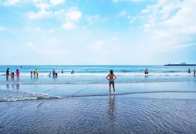 هتل White House Hot Spring Beach Resort