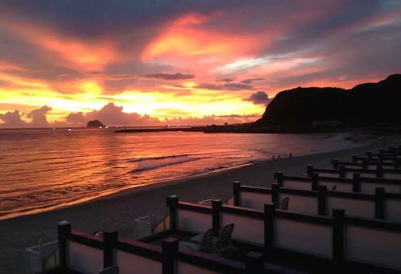 هتل White House Hot Spring Beach Resort