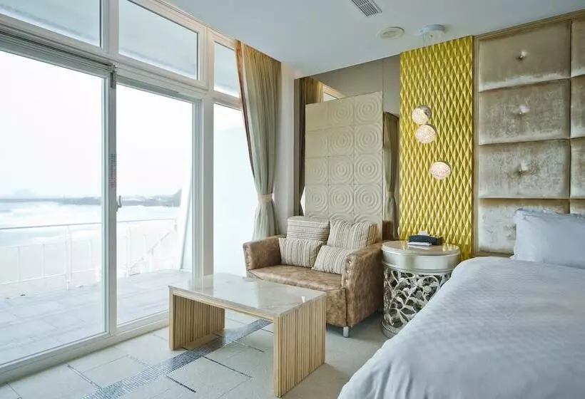 هتل White House Hot Spring Beach Resort