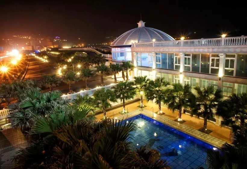 هتل White House Hot Spring Beach Resort