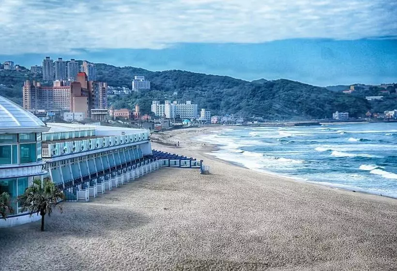 هتل White House Hot Spring Beach Resort