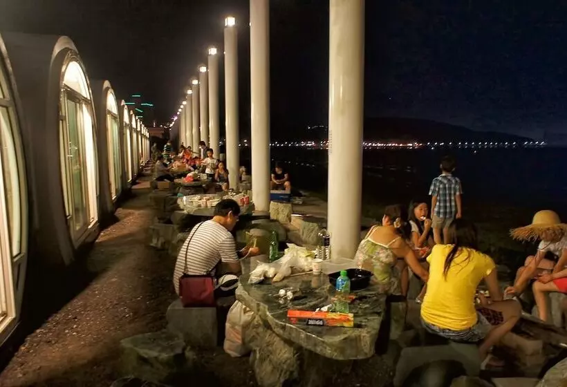 هتل White House Hot Spring Beach Resort