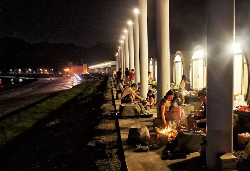 هتل White House Hot Spring Beach Resort