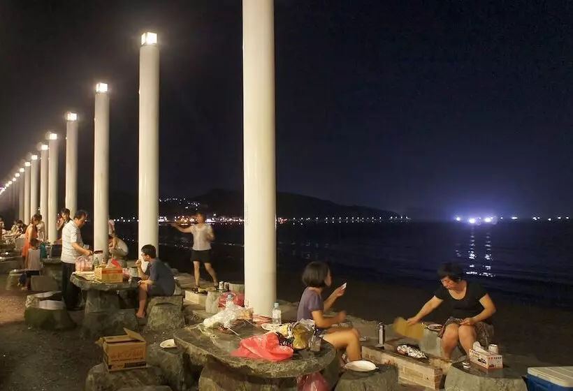 هتل White House Hot Spring Beach Resort