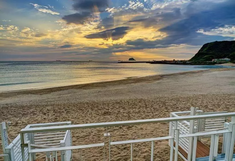 هتل White House Hot Spring Beach Resort