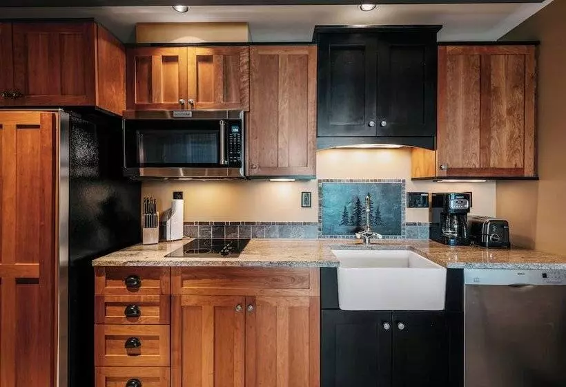 リゾートホテル Tamarack Lodge