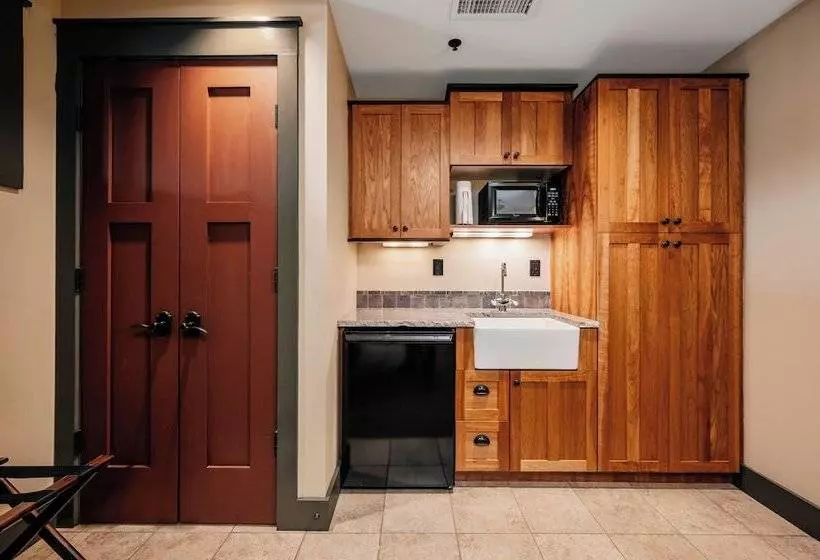 リゾートホテル Tamarack Lodge