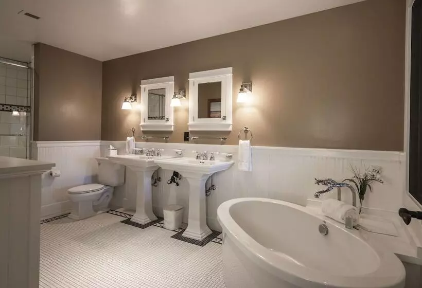 リゾートホテル Tamarack Lodge