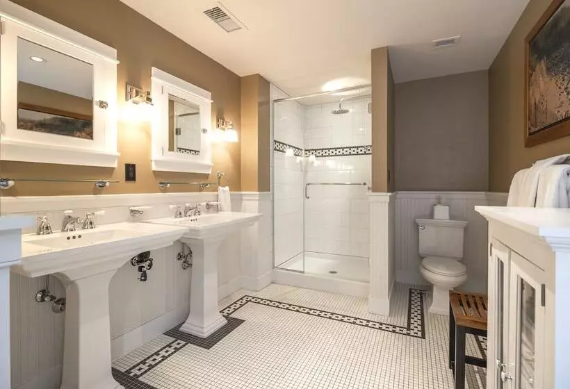 リゾートホテル Tamarack Lodge