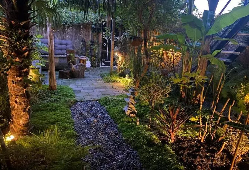 Aamiaismajoitus (B&B) Jungle Stay In A Hidden Paradise