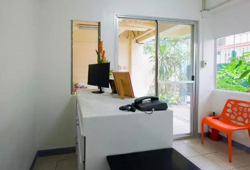 ホテル Oyo 840 Orangenest Apartelle