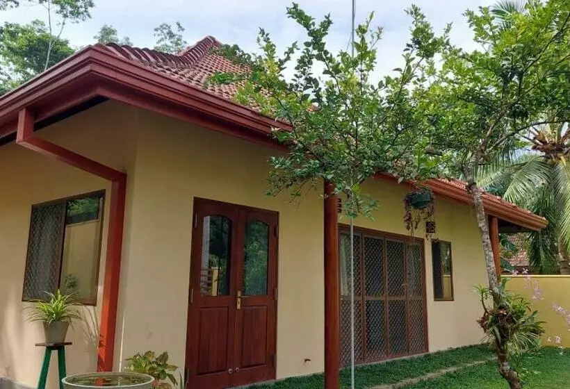 پانسیون El Nivasa Villa In Weligama