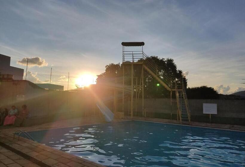 بنسيون Pousada Reserva Central