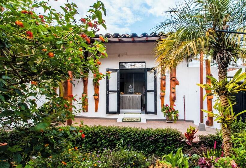 Отель Bosques De La Pradera