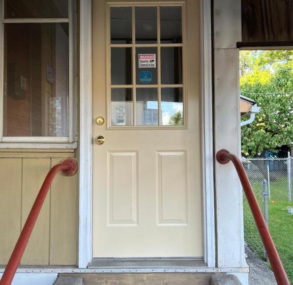 پانسیون Pacifico’s Place “2c”