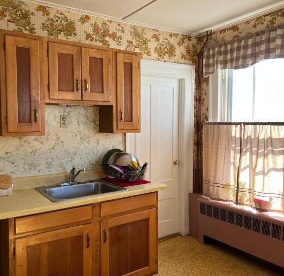 پانسیون Pacifico’s Place “2c”