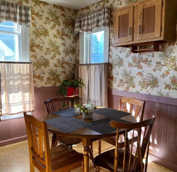 پانسیون Pacifico’s Place “2c”