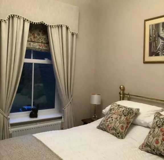 پانسیون The Old Lodge Guest House