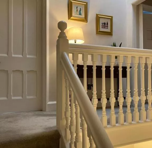 پانسیون The Old Lodge Guest House