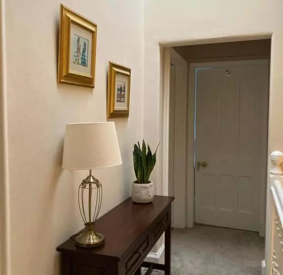 پانسیون The Old Lodge Guest House