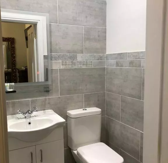 پانسیون The Old Lodge Guest House