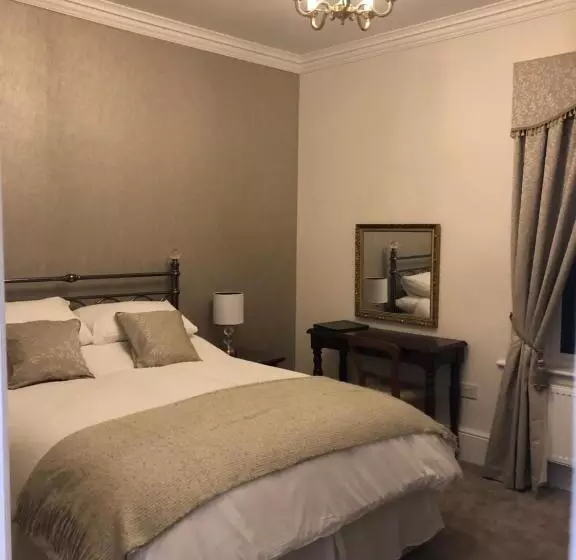 پانسیون The Old Lodge Guest House