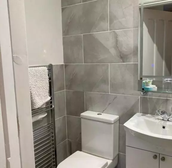 پانسیون The Old Lodge Guest House