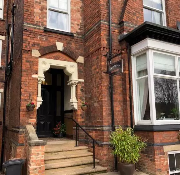 پانسیون The Old Lodge Guest House