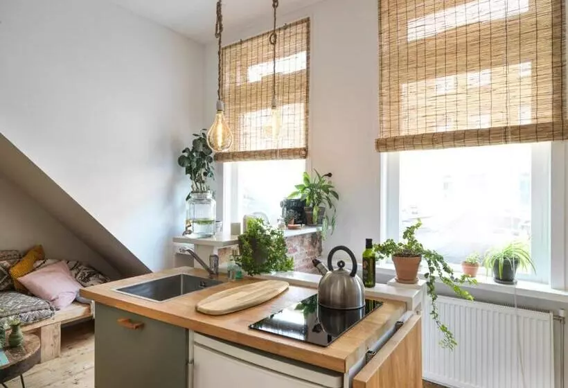 ベッドアンドブレックファースト Tiny Beachhouse