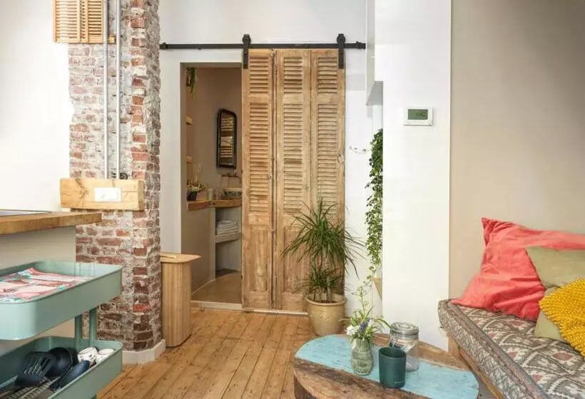 ベッドアンドブレックファースト Tiny Beachhouse