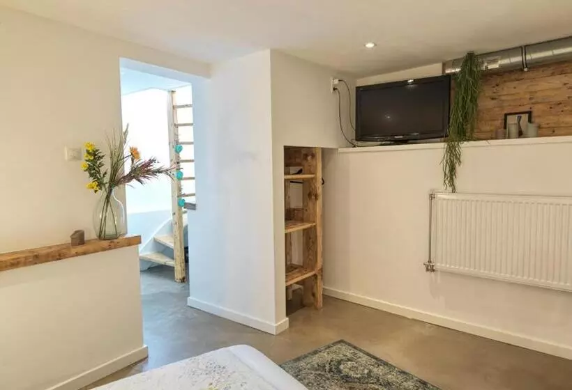 ベッドアンドブレックファースト Tiny Beachhouse