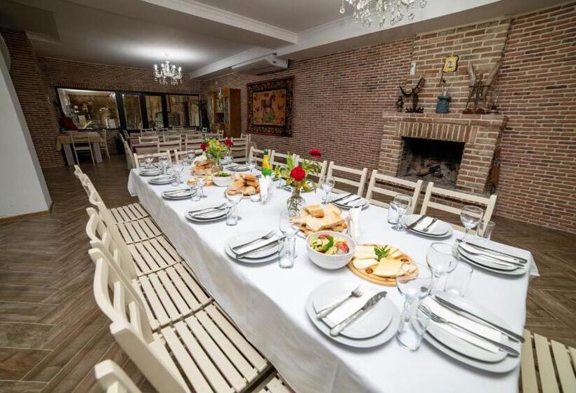 هتل Bekas Wine Cellar