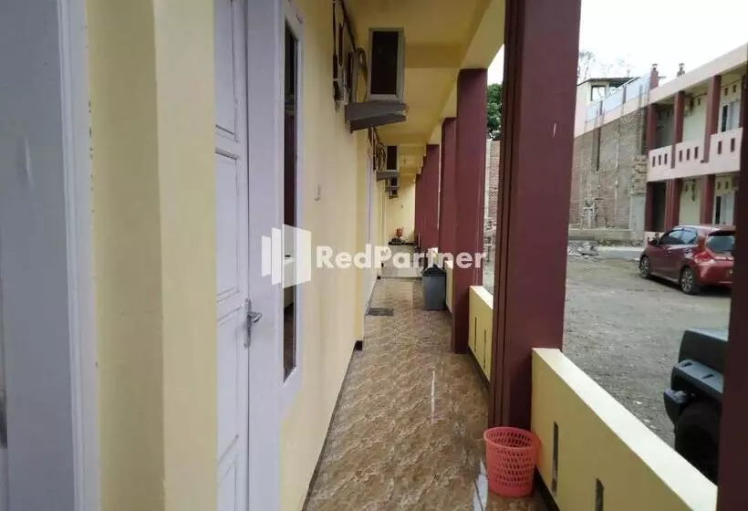 Hotelli Boarding House Syariah Mm Bone Redpartner