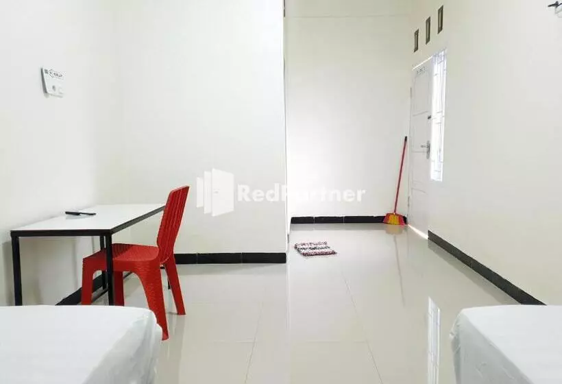 Hotelli Boarding House Syariah Mm Bone Redpartner